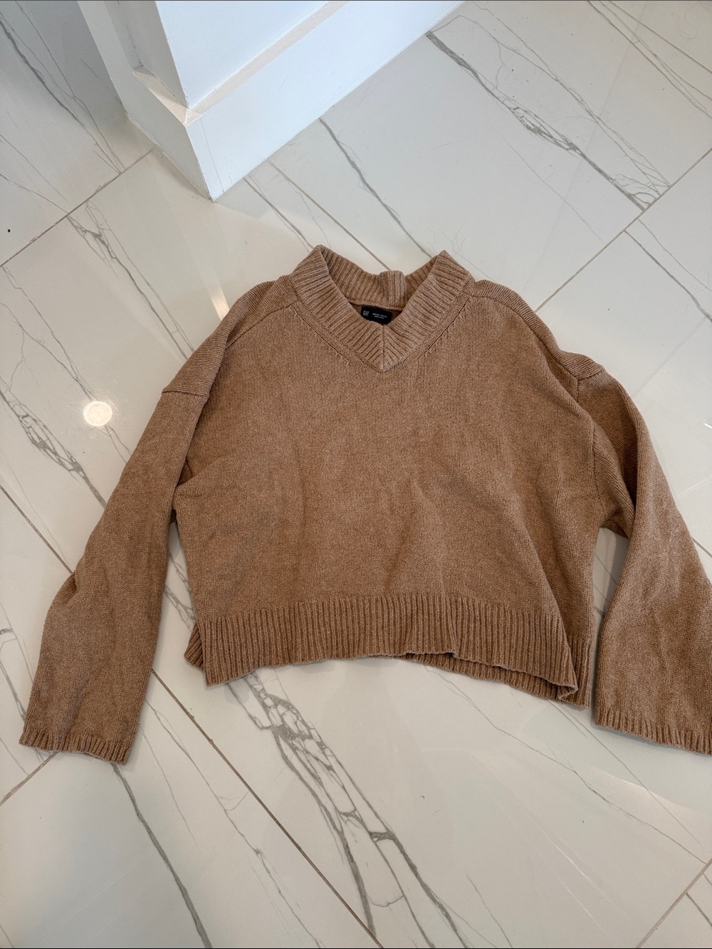 GAP Cropped V-Neck Sweater in Camel